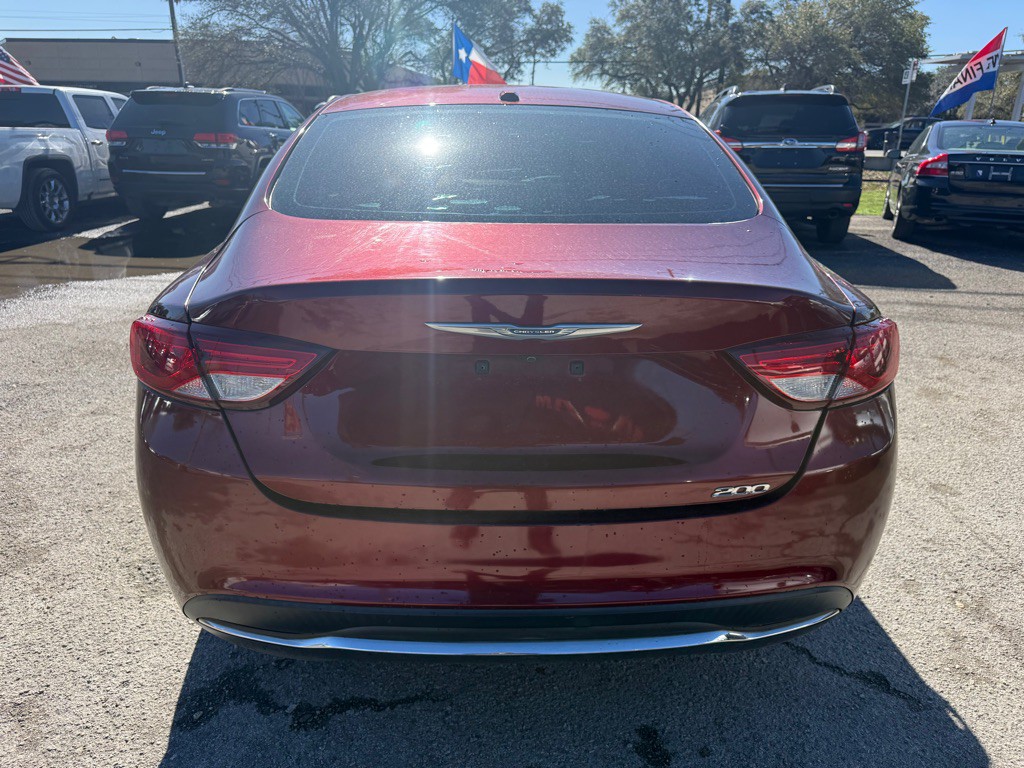 2016 Chrysler 200 Image 6