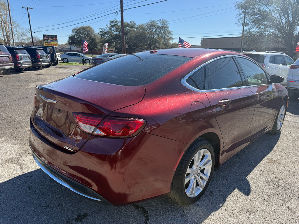 2016 Chrysler 200 Image 8