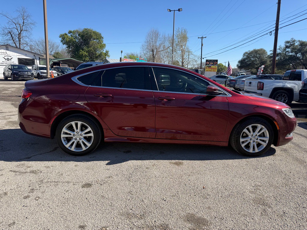 2016 Chrysler 200 Image 10