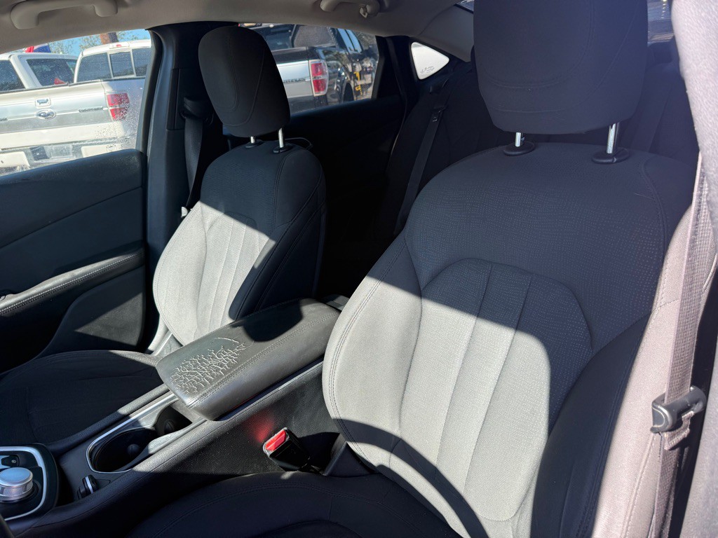2016 Chrysler 200 Image 15