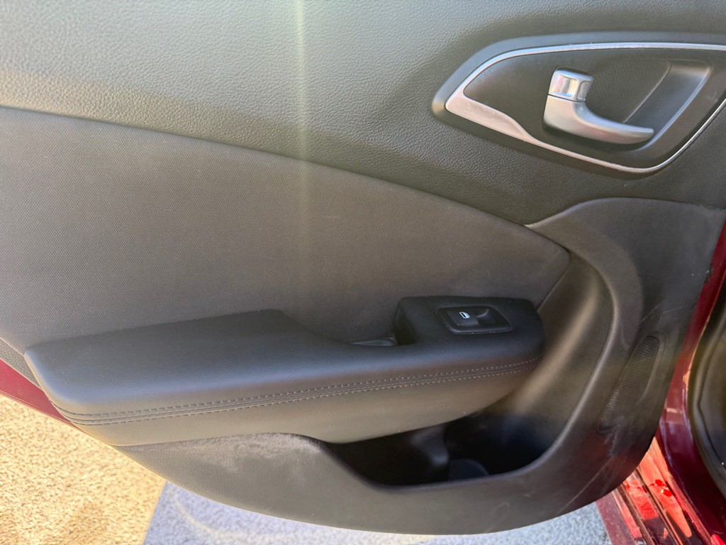 2016 Chrysler 200 Image 21