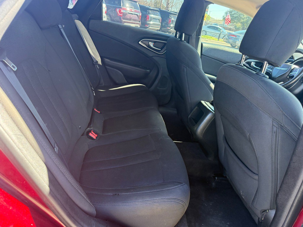2016 Chrysler 200 Image 23