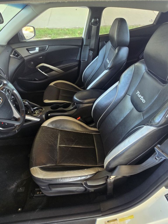 2014 Hyundai Veloster Image 20