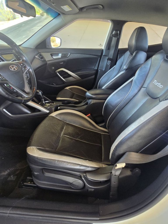 2014 Hyundai Veloster Image 21