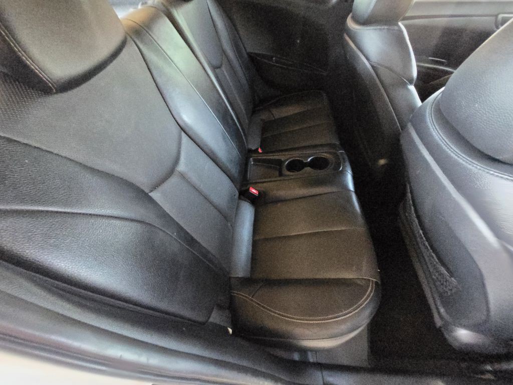 2014 Hyundai Veloster Image 28