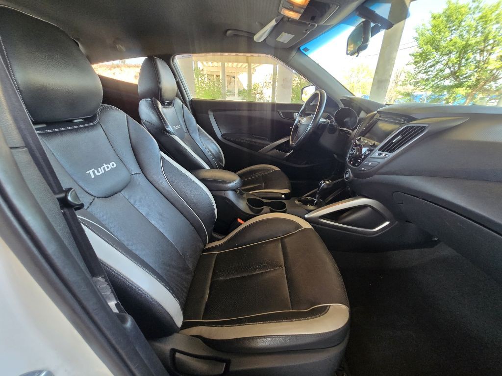 2014 Hyundai Veloster Image 30
