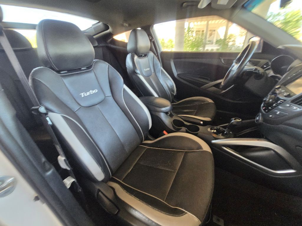 2014 Hyundai Veloster Image 45