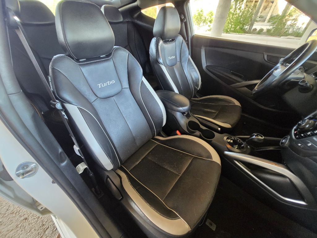 2014 Hyundai Veloster Image 46