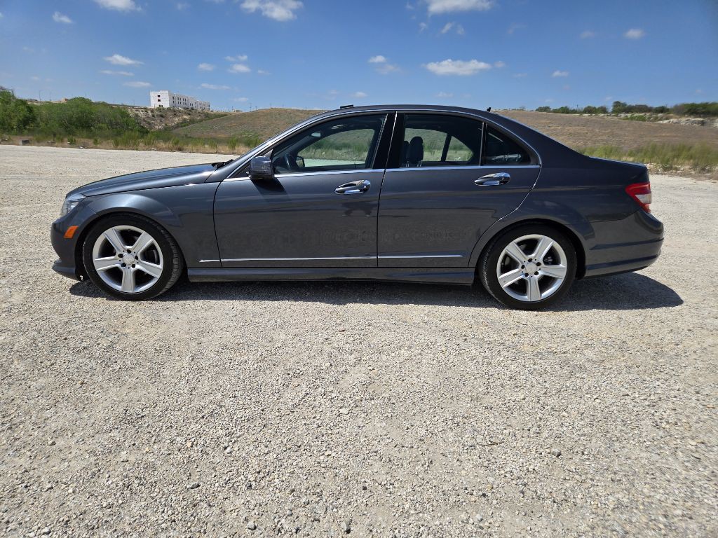 2011 Mercedes-Benz C-Class Image 3