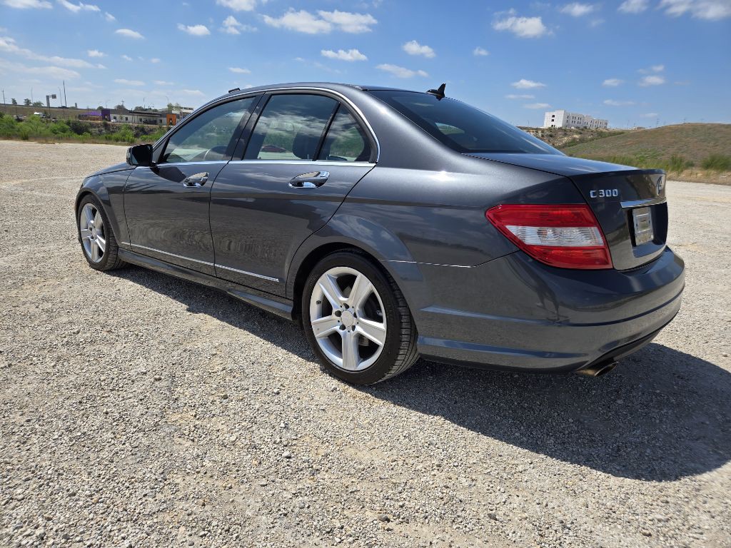 2011 Mercedes-Benz C-Class Image 4