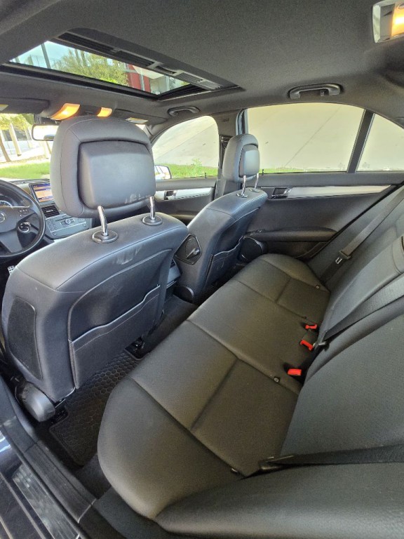 2011 Mercedes-Benz C-Class Image 24