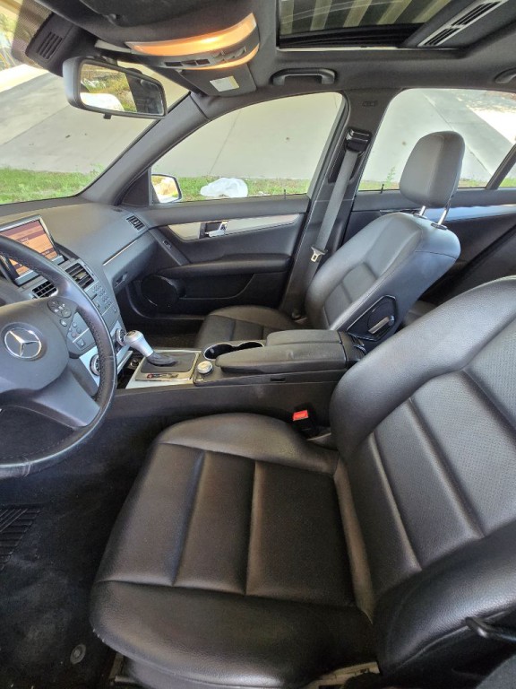 2011 Mercedes-Benz C-Class Image 27