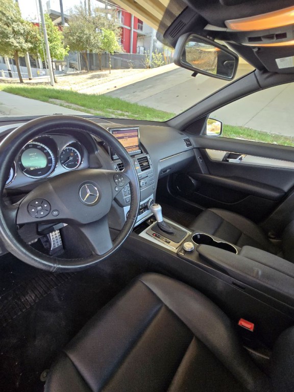 2011 Mercedes-Benz C-Class Image 30