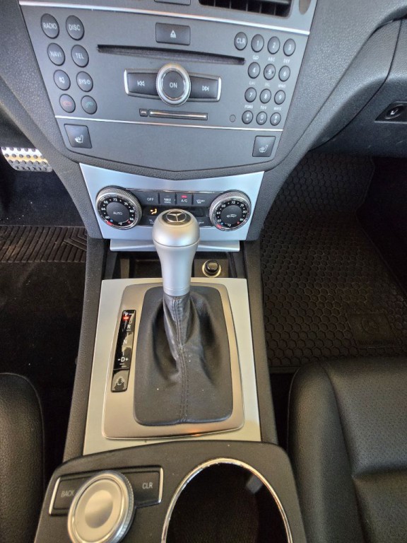 2011 Mercedes-Benz C-Class Image 32