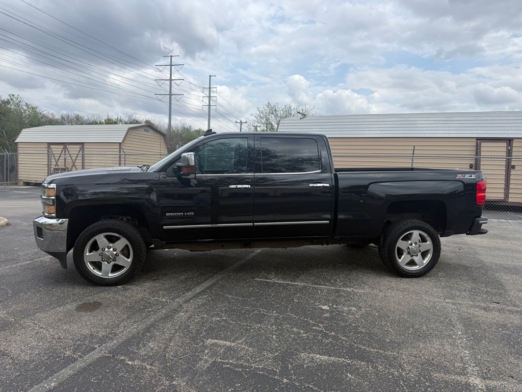 2015 Chevrolet Silverado 1500 Image 2