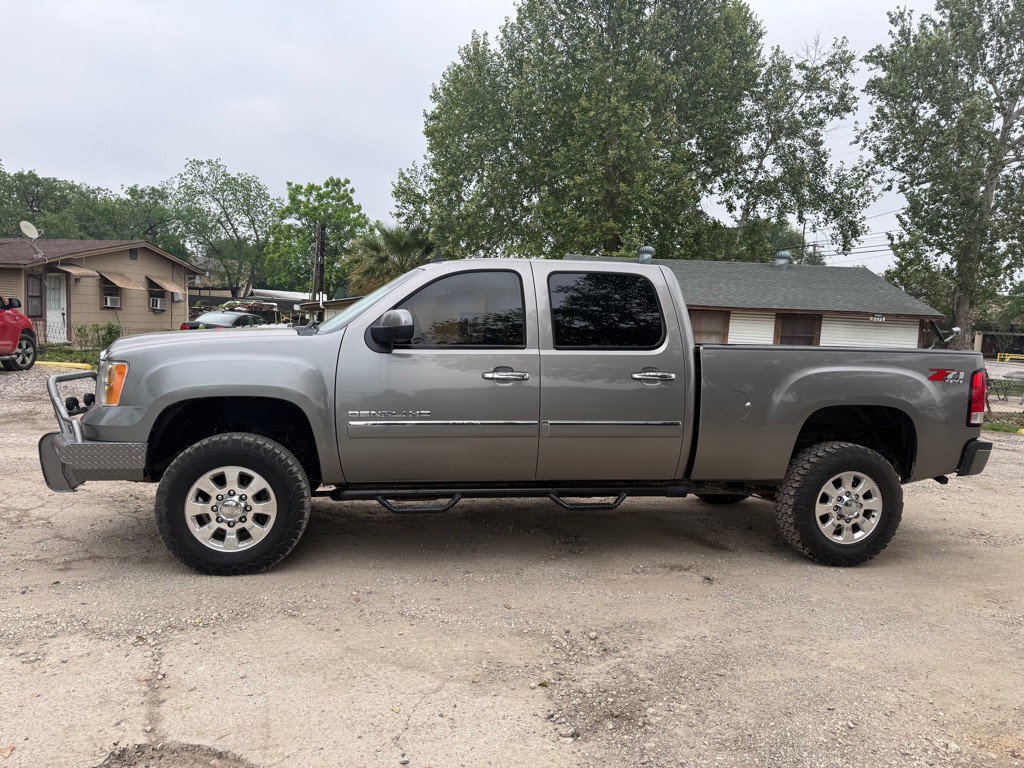2013 GMC Sierra Image 2