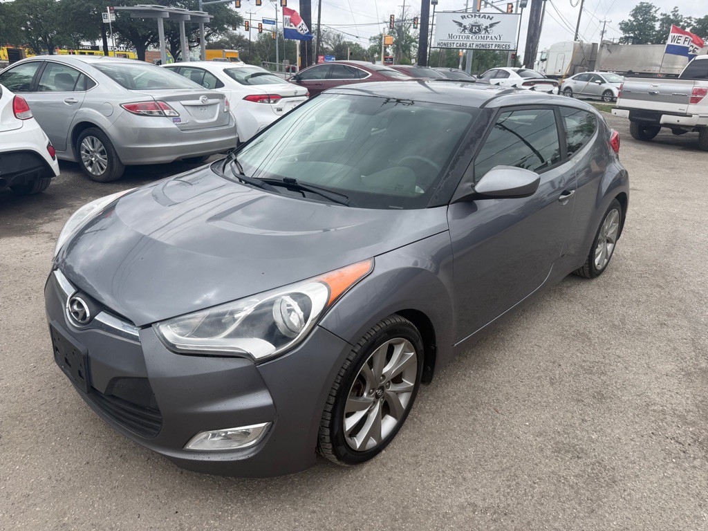 2017 Hyundai Veloster Image 1