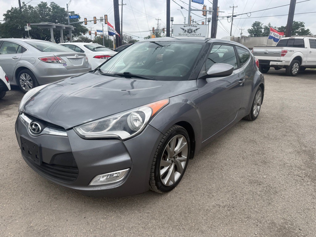 2017 Hyundai Veloster Image 2