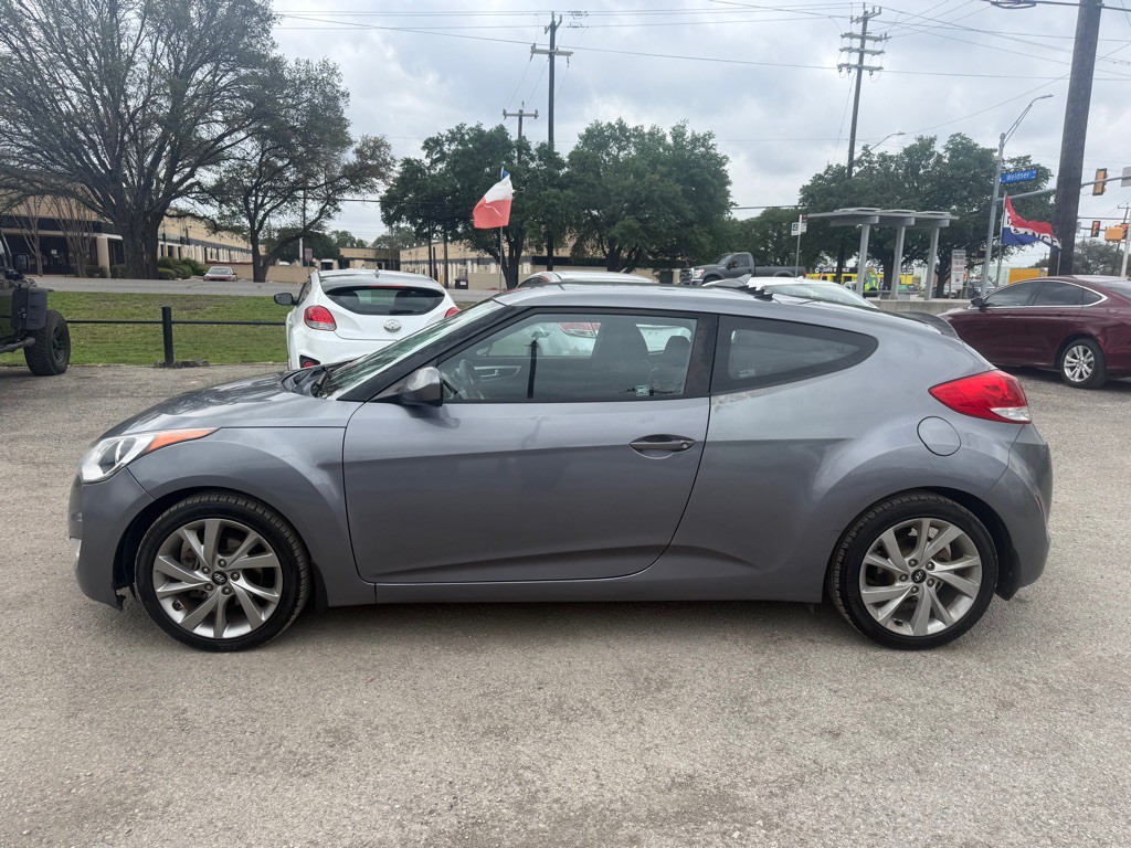 2017 Hyundai Veloster Image 3