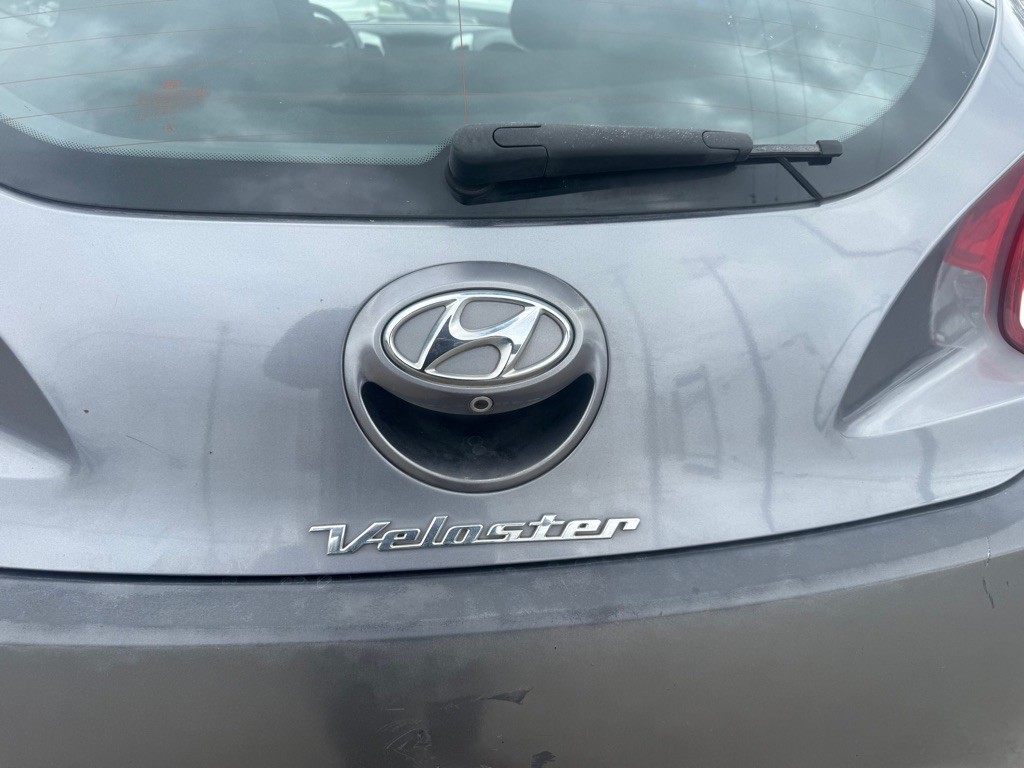 2017 Hyundai Veloster Image 5