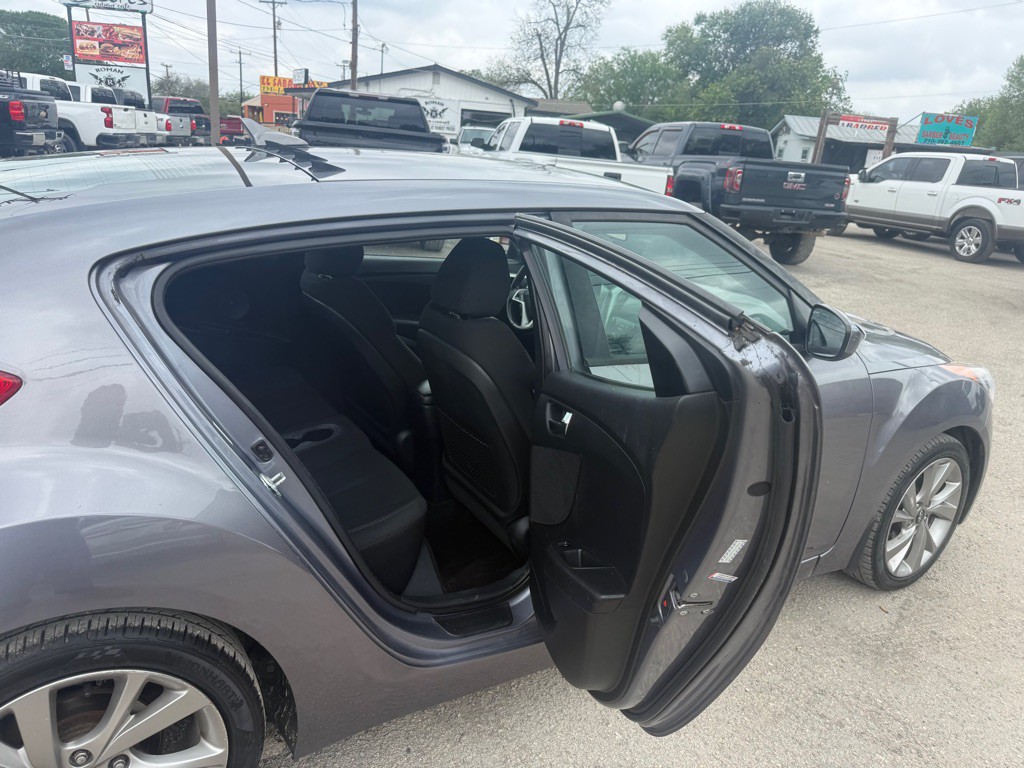 2017 Hyundai Veloster Image 7