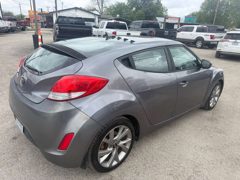 2017 Hyundai Veloster Image 8