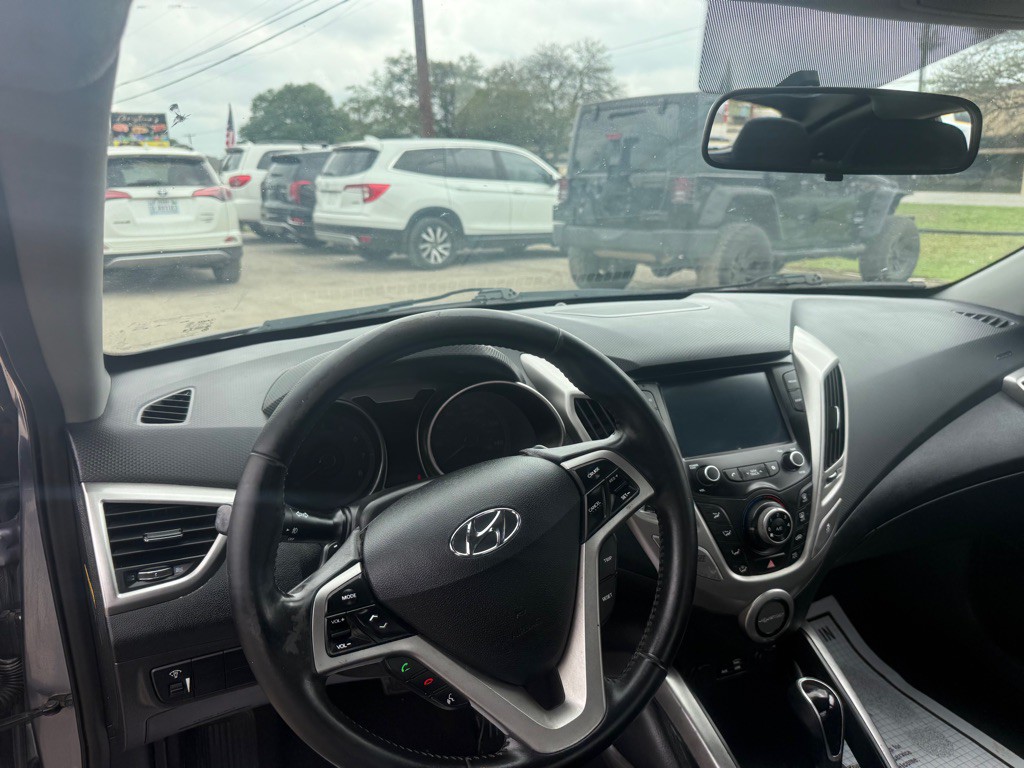 2017 Hyundai Veloster Image 15
