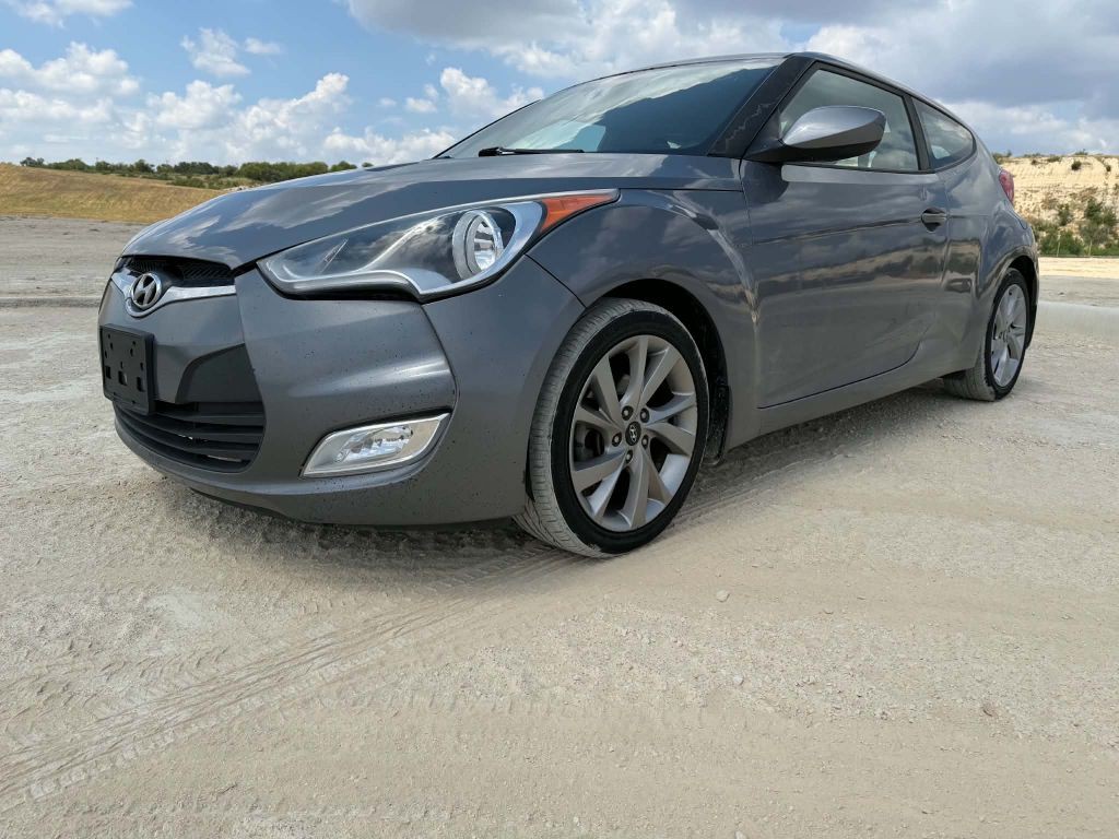 2017 Hyundai Veloster Image 2