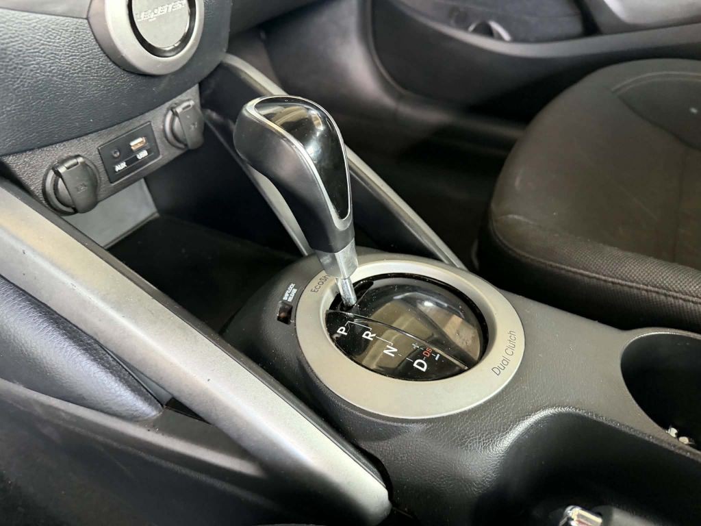 2017 Hyundai Veloster Image 22
