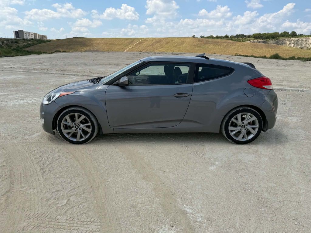 2017 Hyundai Veloster Image 3