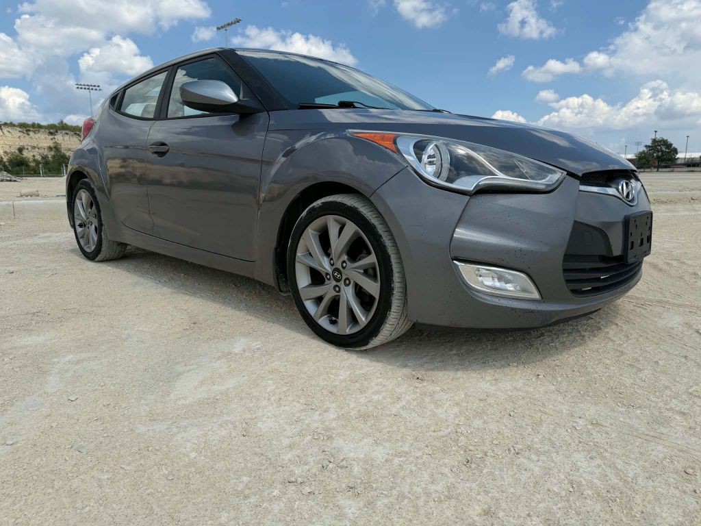 2017 Hyundai Veloster Image 4