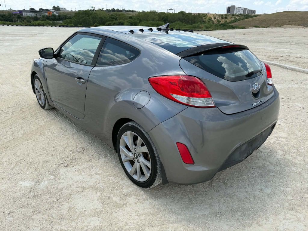 2017 Hyundai Veloster Image 9
