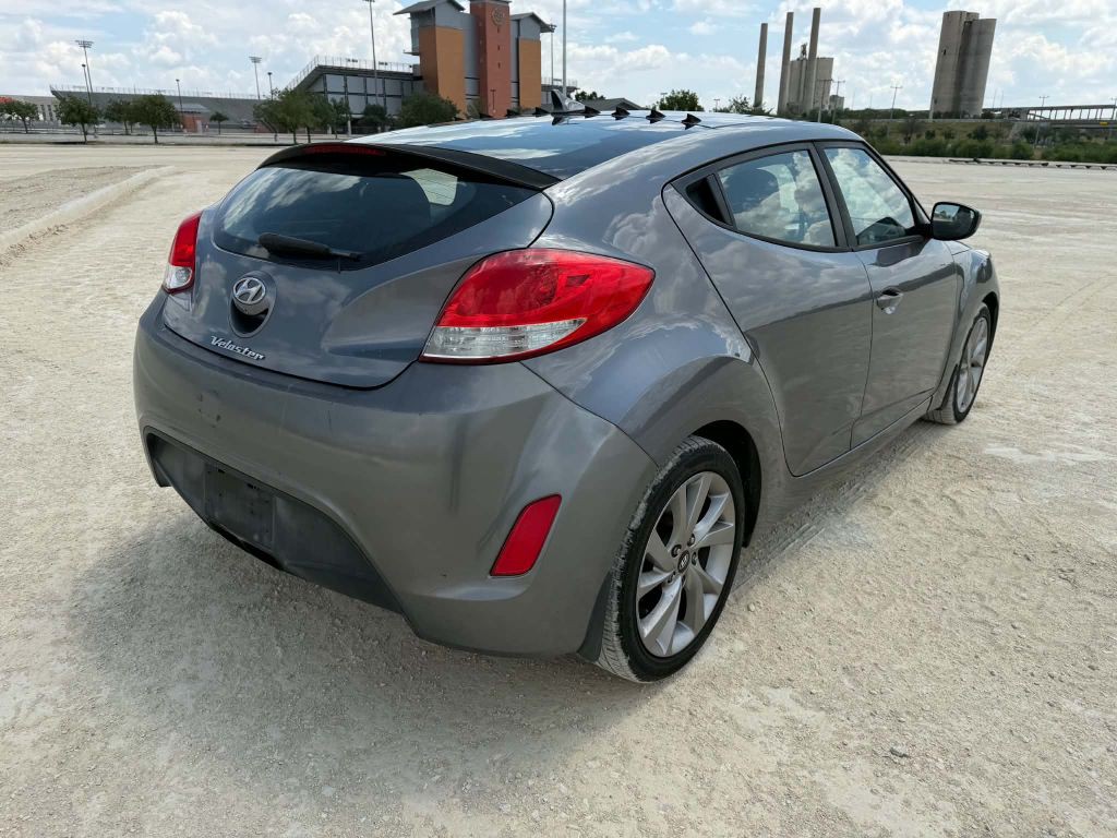 2017 Hyundai Veloster Image 11