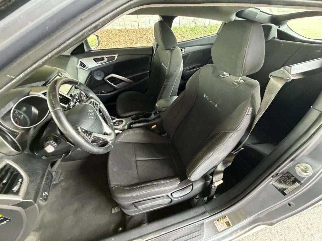 2017 Hyundai Veloster Image 12