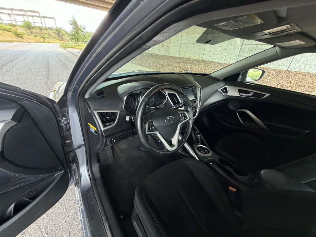 2017 Hyundai Veloster Image 14