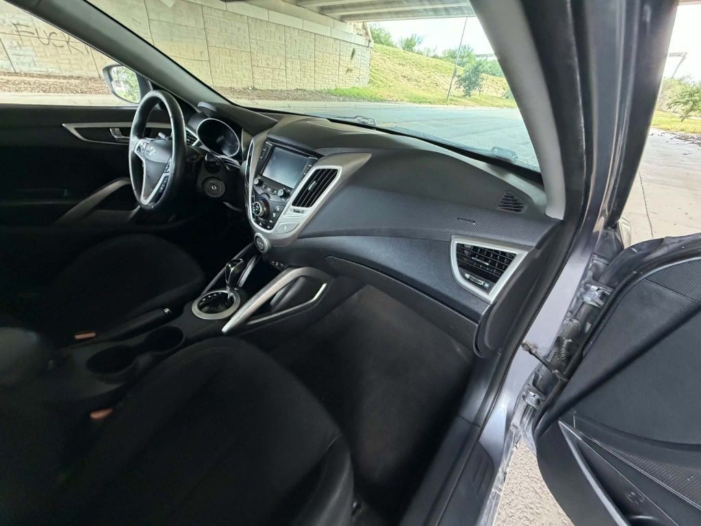 2017 Hyundai Veloster Image 19