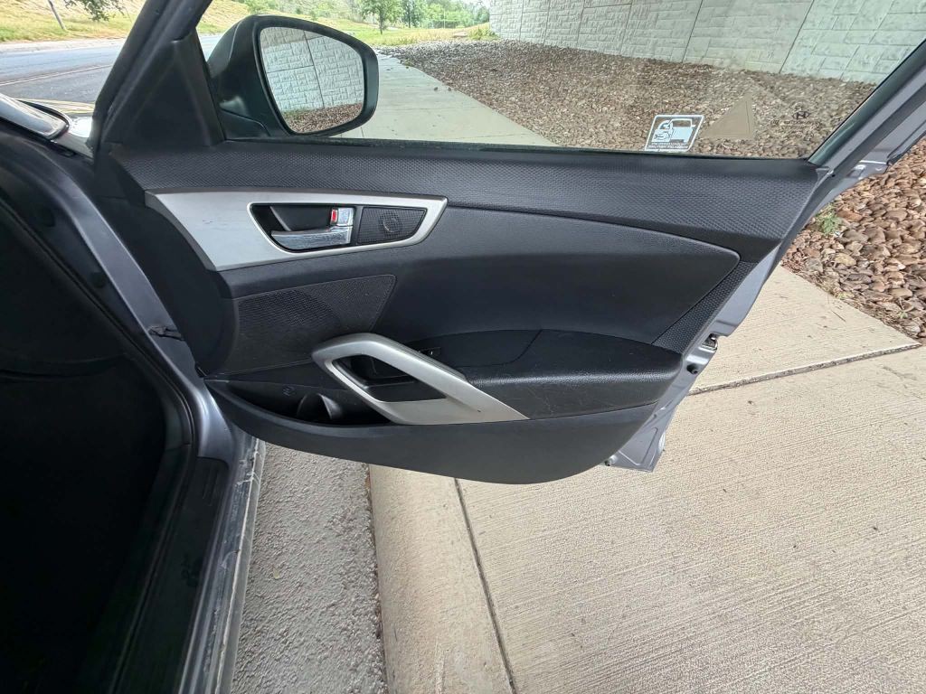 2017 Hyundai Veloster Image 20