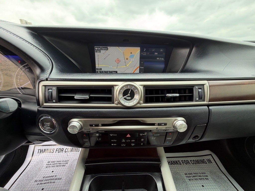 2015 Lexus GS Image 30