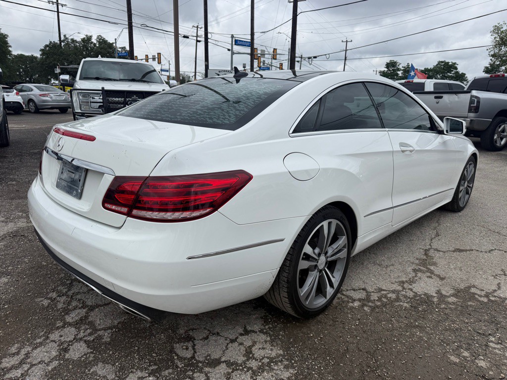 2016 Mercedes-Benz E-Class Image 6