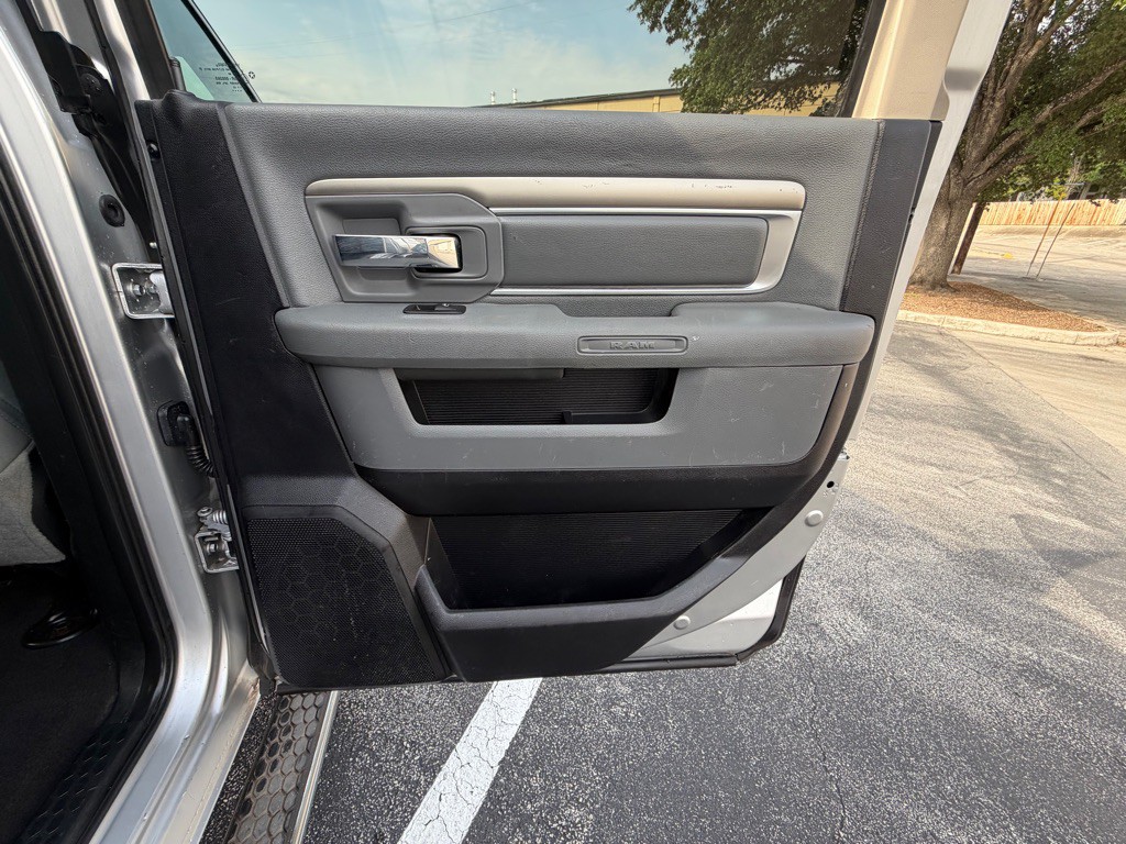 2015 RAM 2500 Image 12