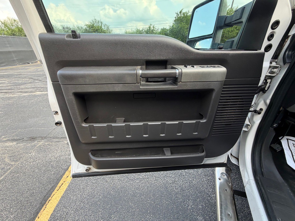 2011 Ford F-350 Image 23