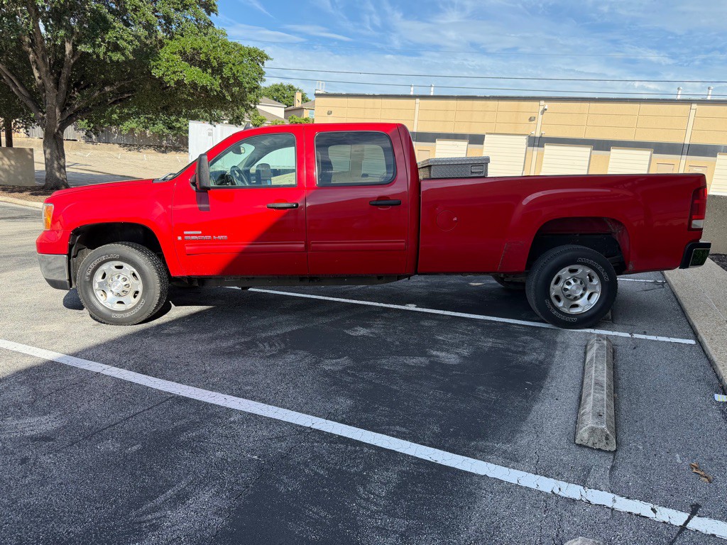2008 GMC Sierra Image 2