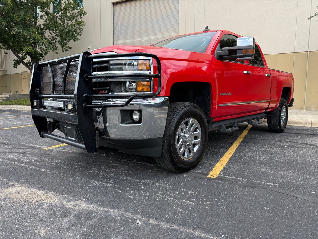 2018 Chevrolet Silverado 1500 Image 2