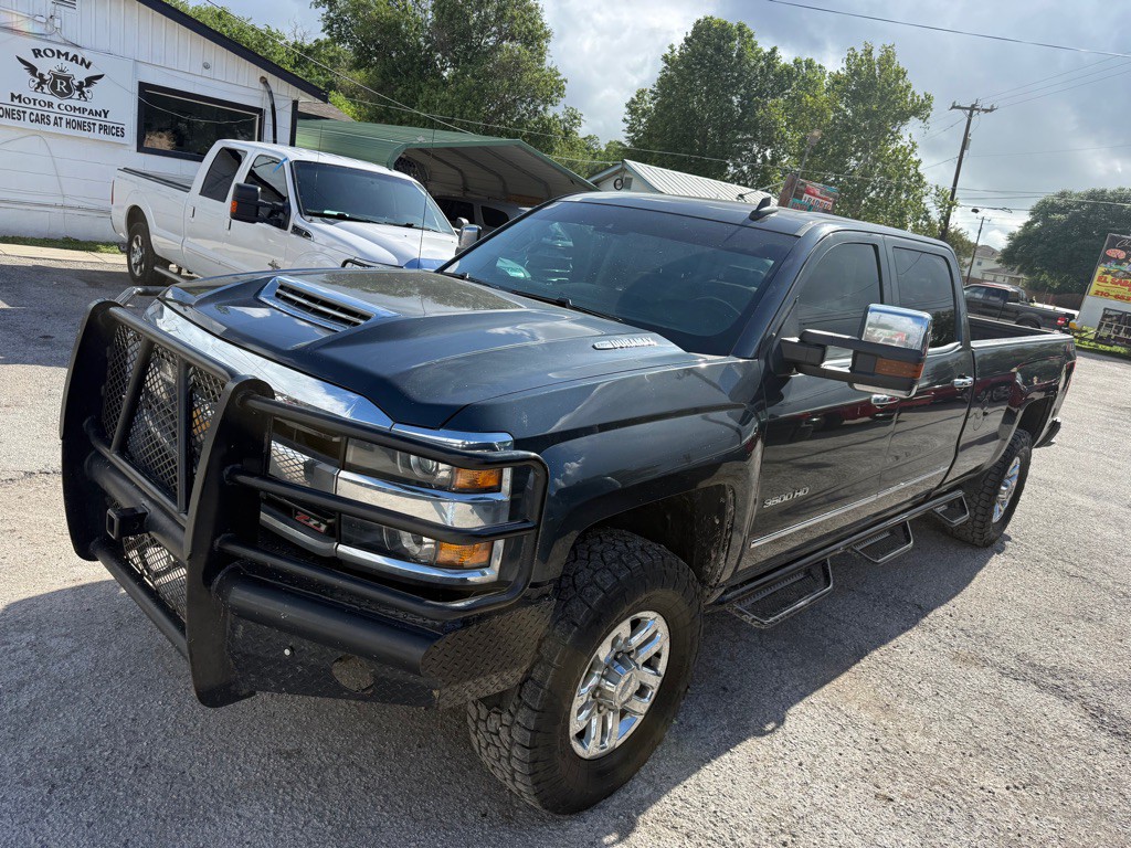 2018 Chevrolet Silverado 1500 Image 2