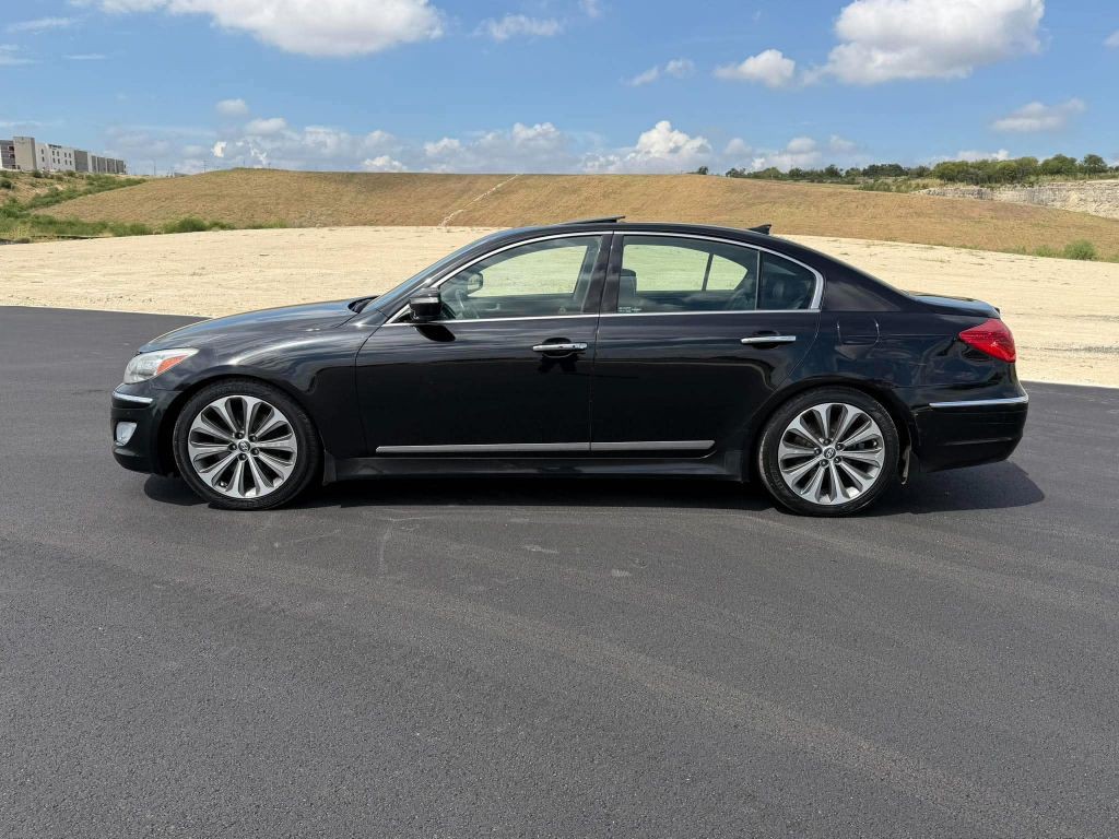 2014 Hyundai Genesis Image 2