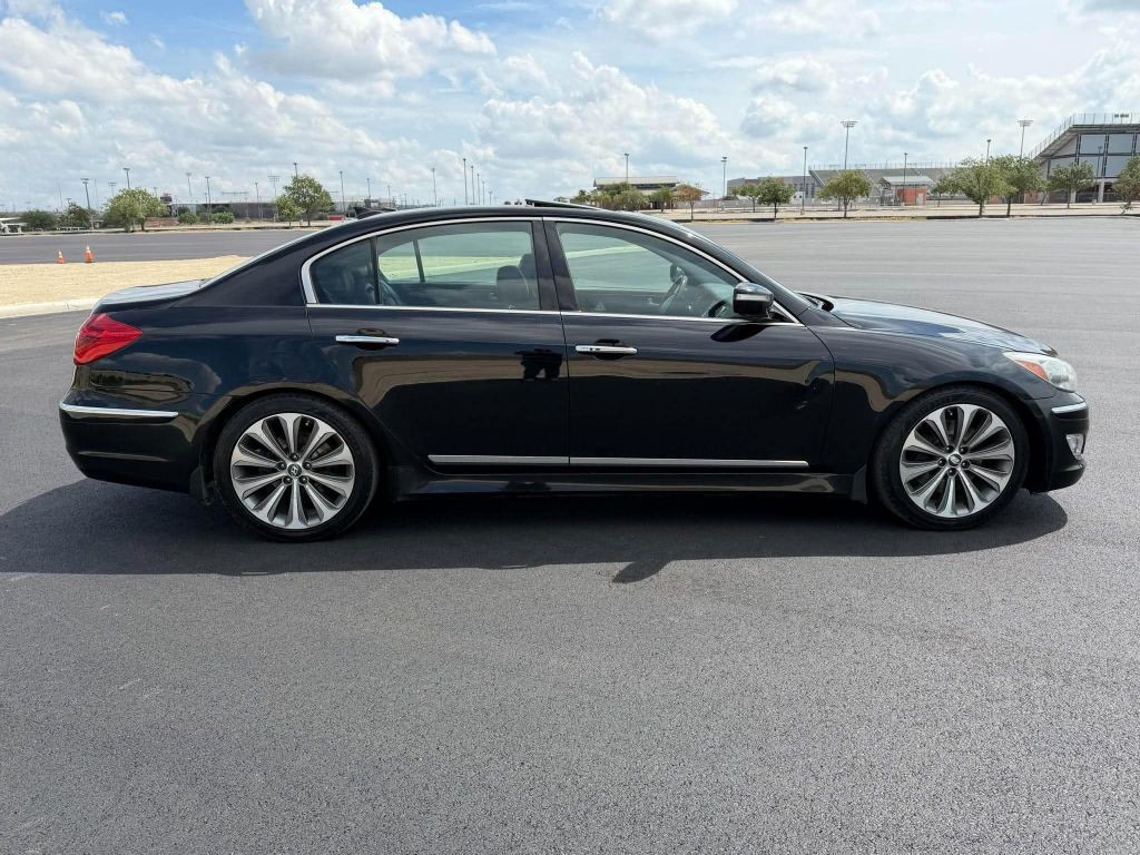 2014 Hyundai Genesis Image 9