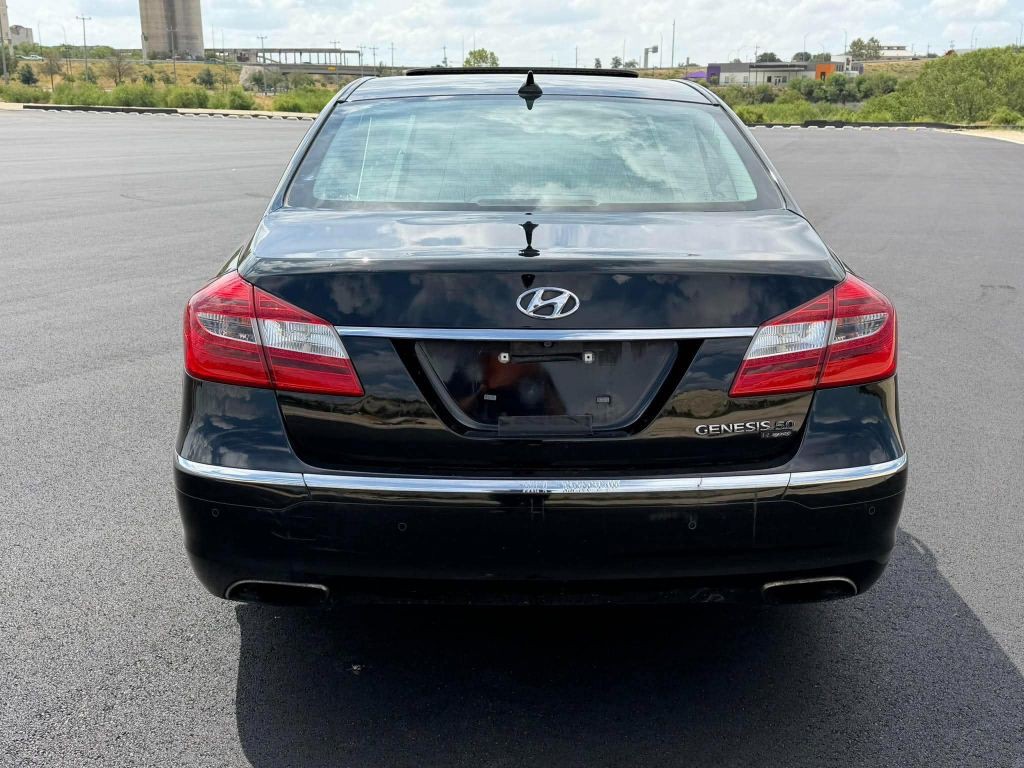 2014 Hyundai Genesis Image 10