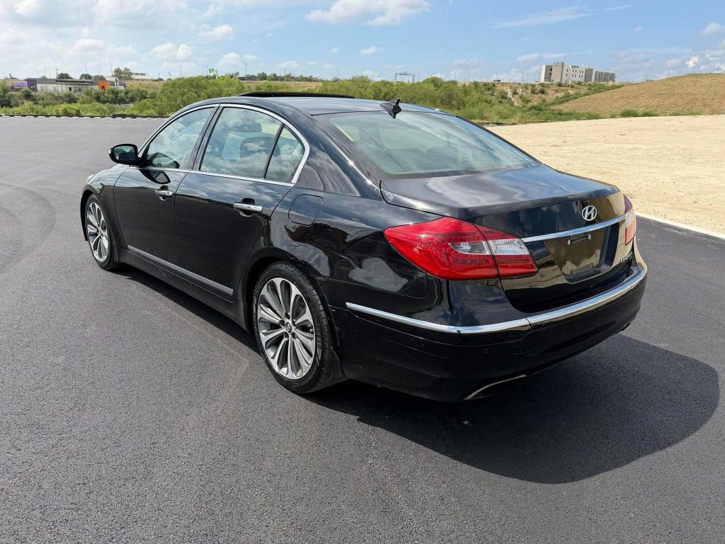 2014 Hyundai Genesis Image 11