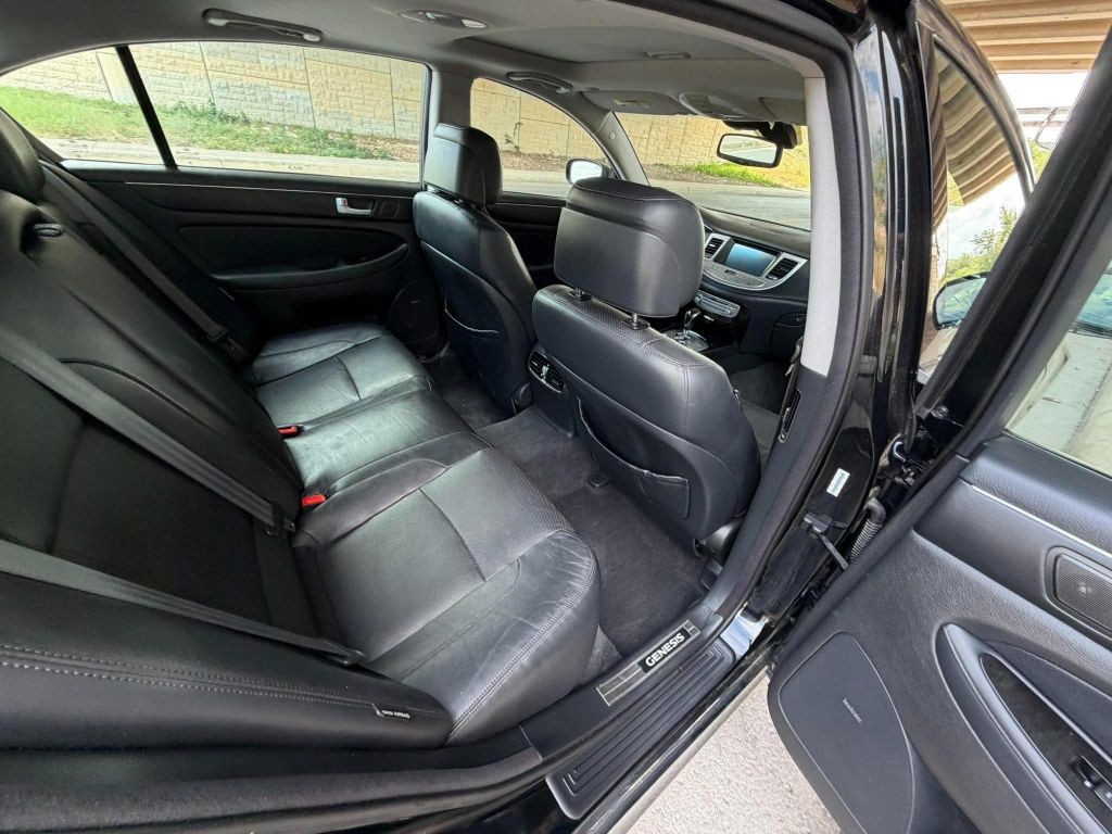 2014 Hyundai Genesis Image 14