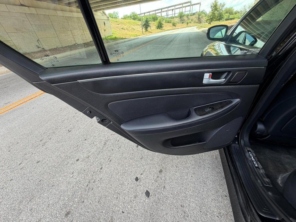 2014 Hyundai Genesis Image 15